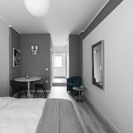 M&f Luxury Est. 2019 / F Apartment